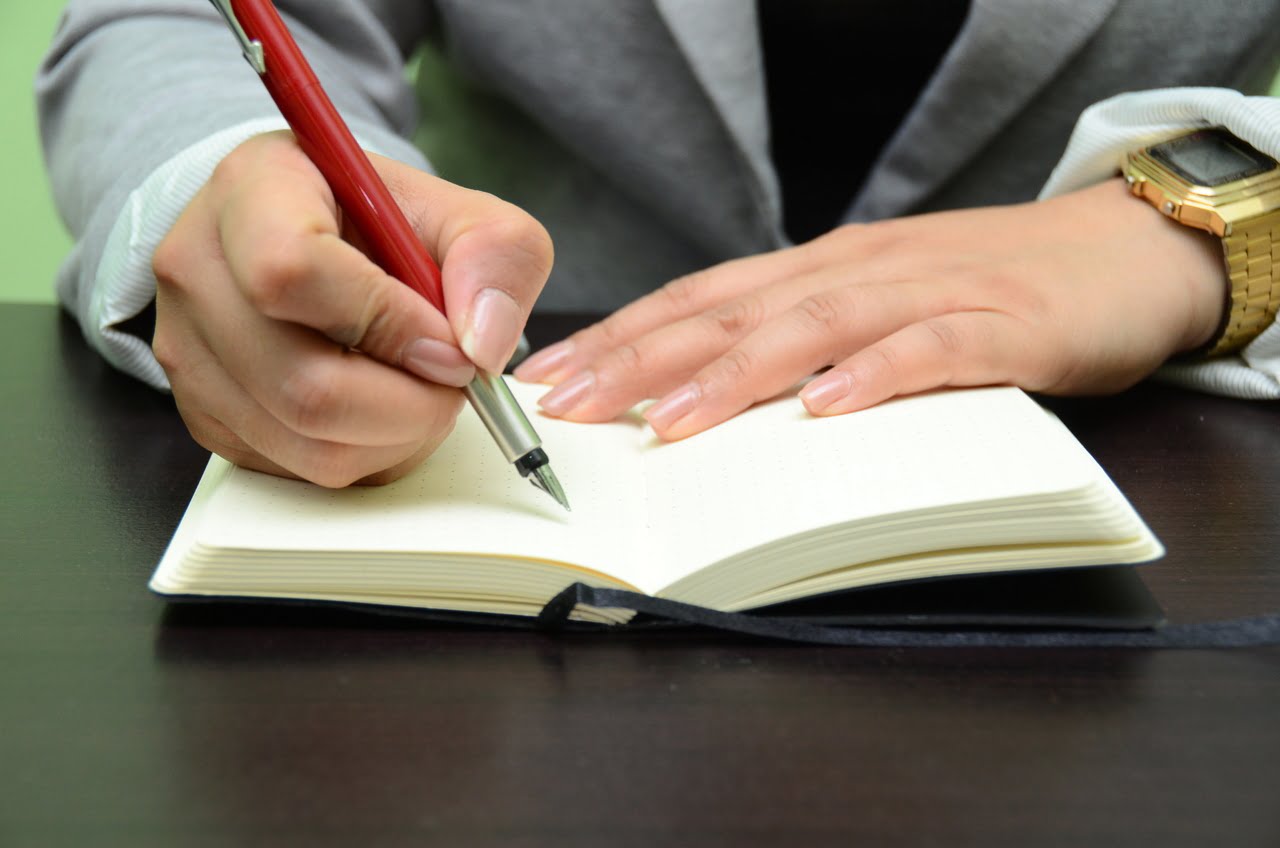 immigration-solicitors-hand-watch-book-gesture-1684866-pxhere.com